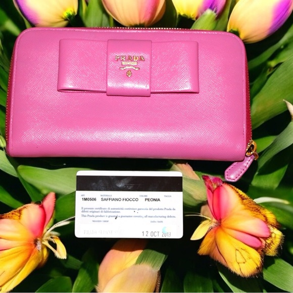 Prada Milano Saffiano Fiocco Leather Zip
Around Continental Bow Wallet - Picture 11 of 12